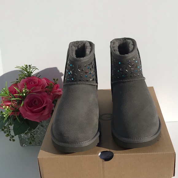 UGG Classic Mini Stud II Boots - Picture 3 of 6
